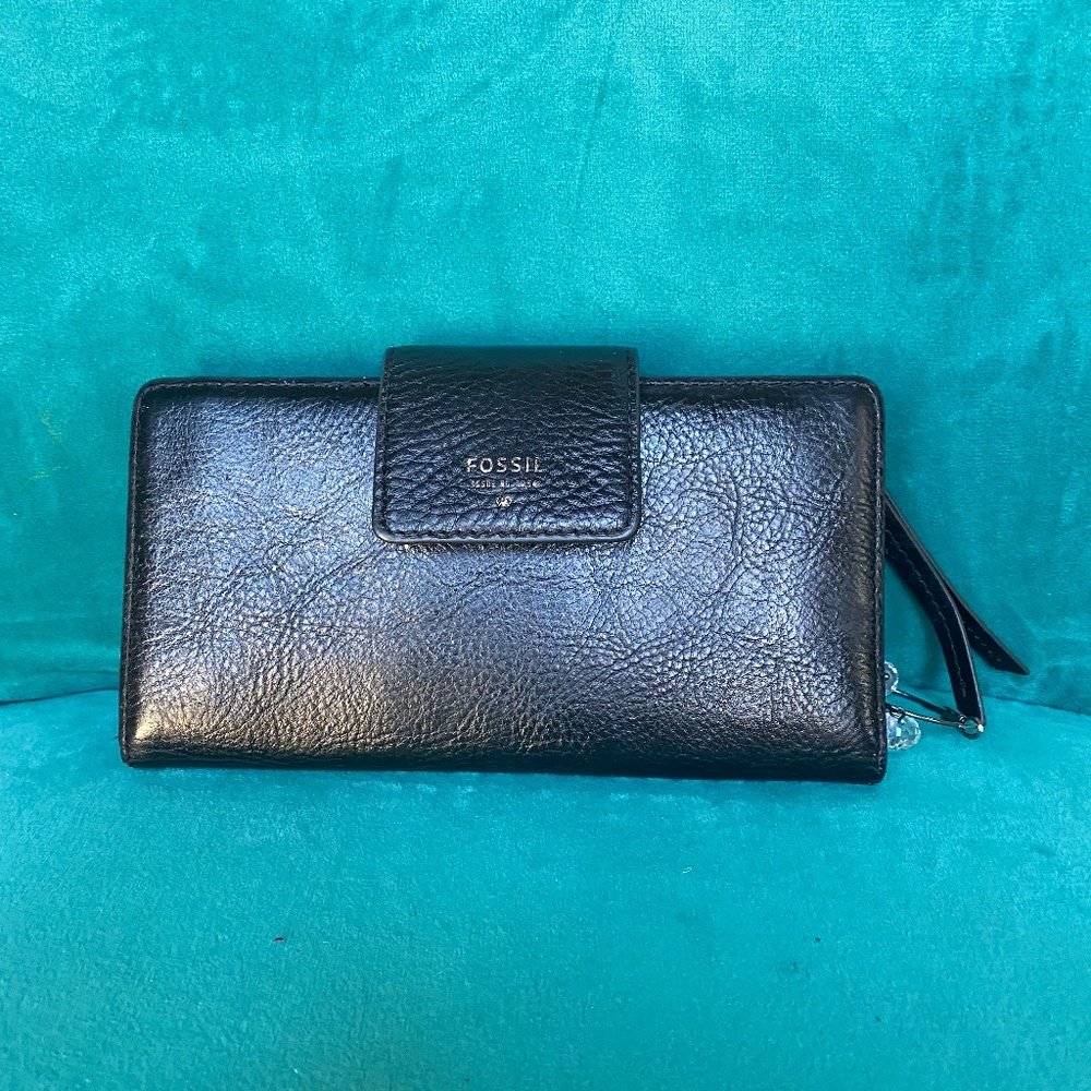 Black Women's FOSSIL WALLET (like new)